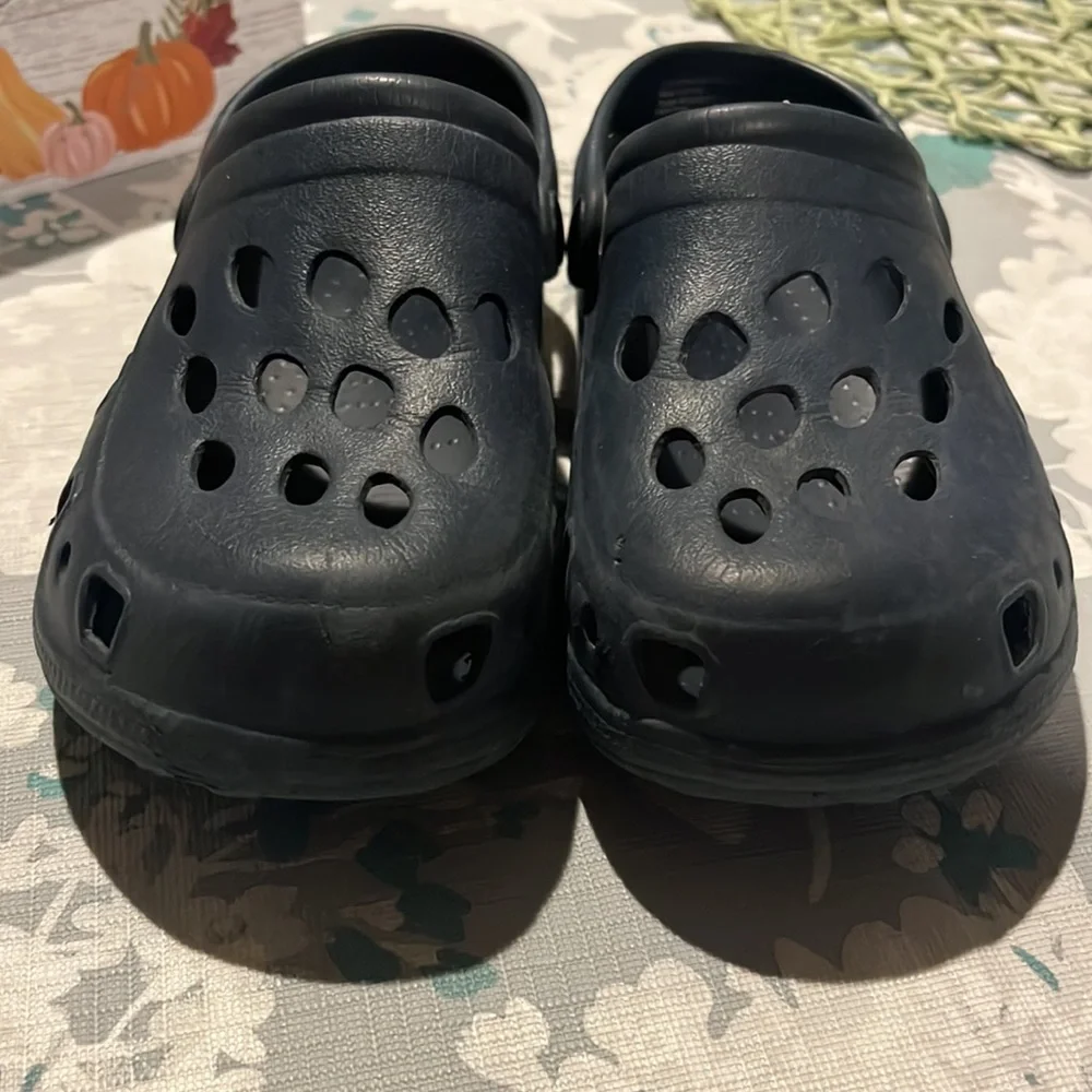 Croc Like Navy Blue Youth Slip on Shoes sz Y 12/ 13 EUC